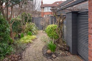 Photo 25- click for photo gallery